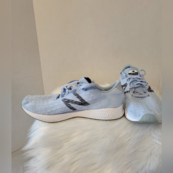 New Balance Women's Light Blue Running Shoes, Size 10 - Picture 1 of 7